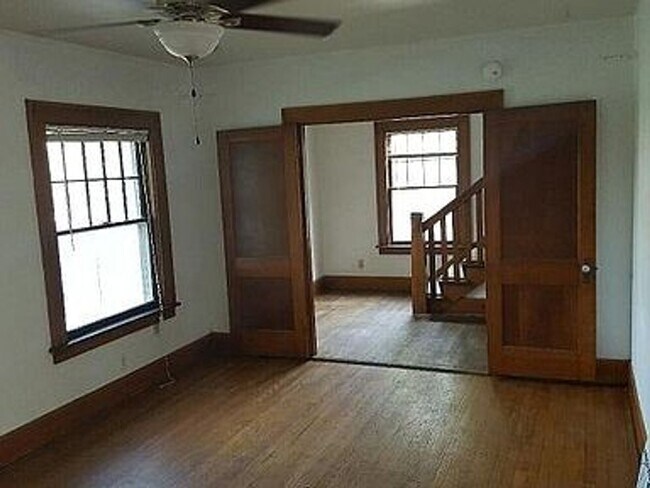 Building Photo - Close Walk To U of I Hospitals-House for Rent