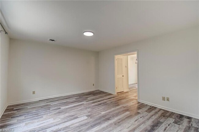Foto del edificio - 115 S Mendenhall Street Unit B