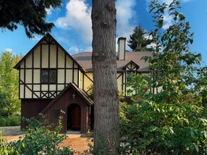 Building Photo - 441 W D St