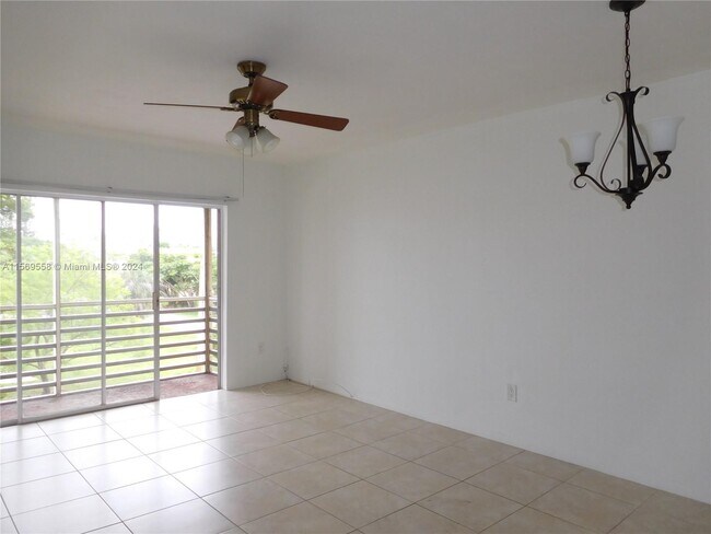 Building Photo - 20200 NE 27th Ct