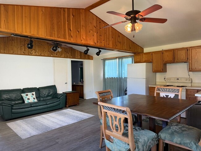 Foto del edificio - Mother in law