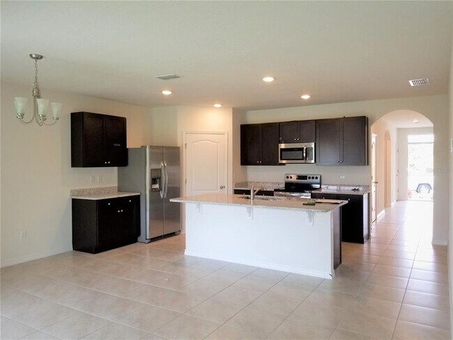 Building Photo - 332 Tanglewood Dr