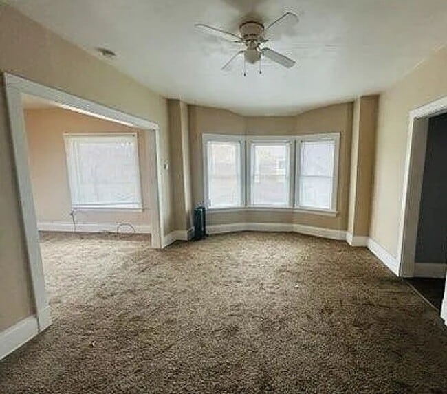 Building Photo - 983-985 87th Ave W