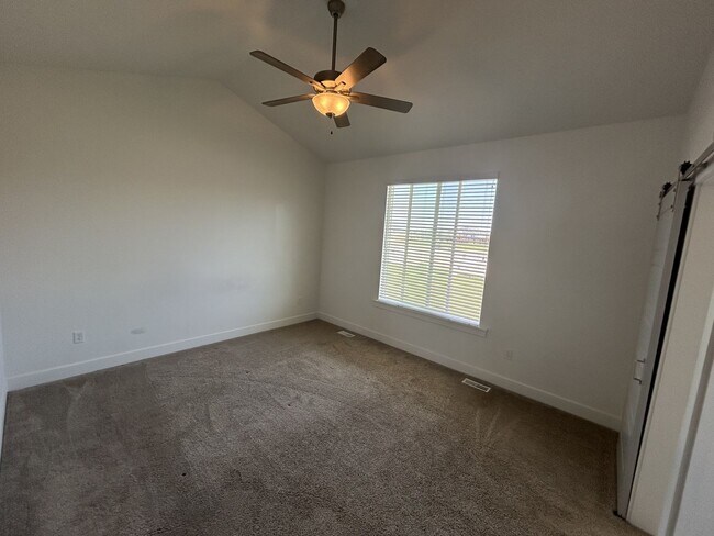 Foto del edificio - Bright & Spacious 3-Bed Home in Eagle Moun...