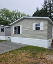 Building Photo - 35 Parkview Dr
