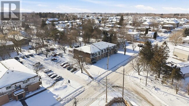 Building Photo - 23 Downes Ave