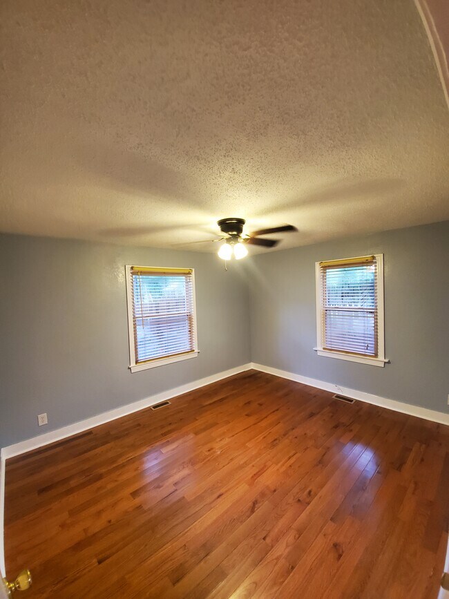 Bedroom - 119 Avery St