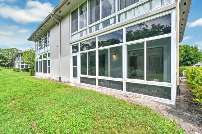 Foto del edificio - 2 Lake Vista Trail