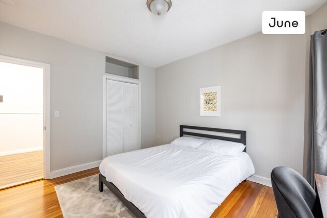 Foto del edificio - ROOM ONLY in 4-bed/1.0-bath Home