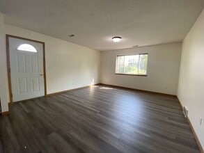 Building Photo - 145 Sugar Creek Ln