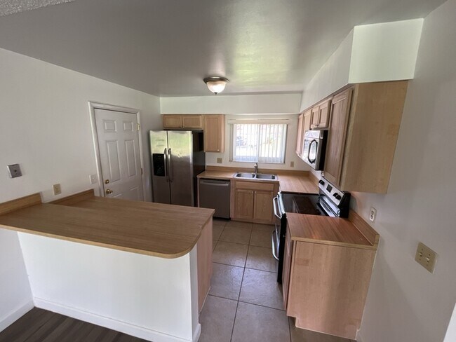 Building Photo - 5523 Westbrook Dr
