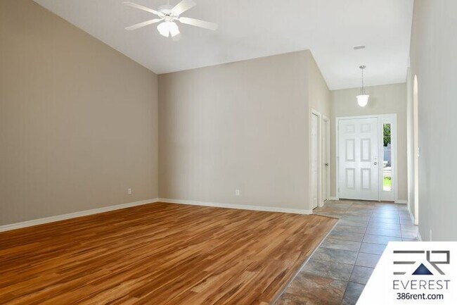 Foto del edificio - 27 Raintree Pl