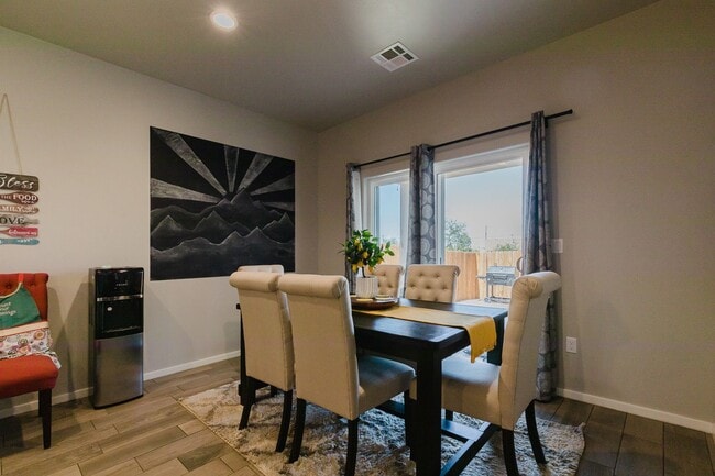 Building Photo - Meticulously Clean 3 bedroom 2 bathroom Home