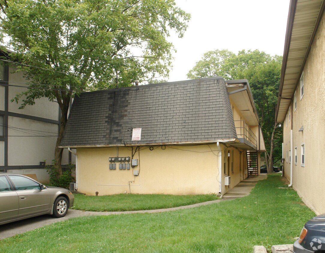 Building Photo - 49 E Norwich Ave