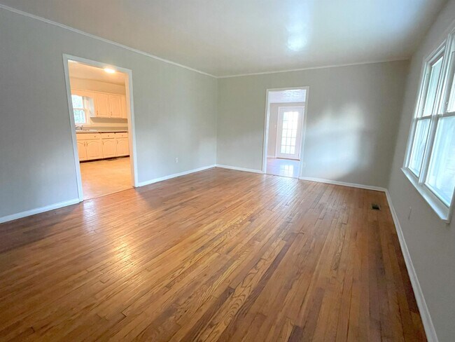 Building Photo - 2536 Wayland Ave