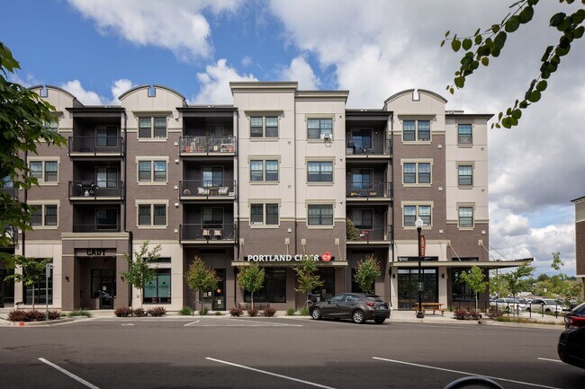 Building Photo - West End District
