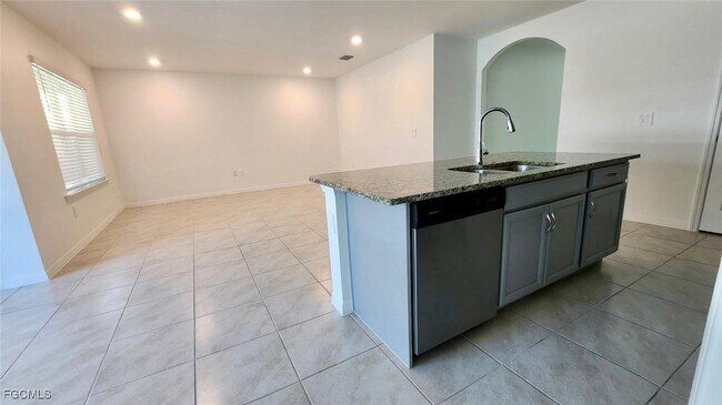 Building Photo - 3034 Royal Gardens Ave