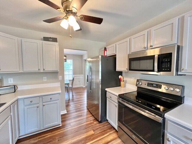 Building Photo - 700 Mossburn Ct