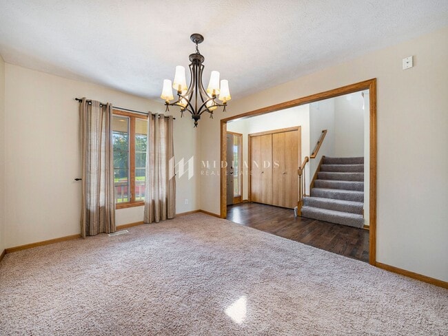 Building Photo - 4 Bedroom Papillion Home!
