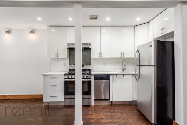 Building Photo - 758 Willoughby Ave