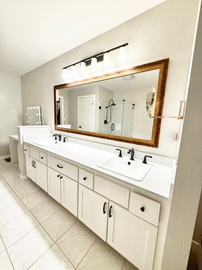 Foto del edificio - 3666 Silver Oak Pl