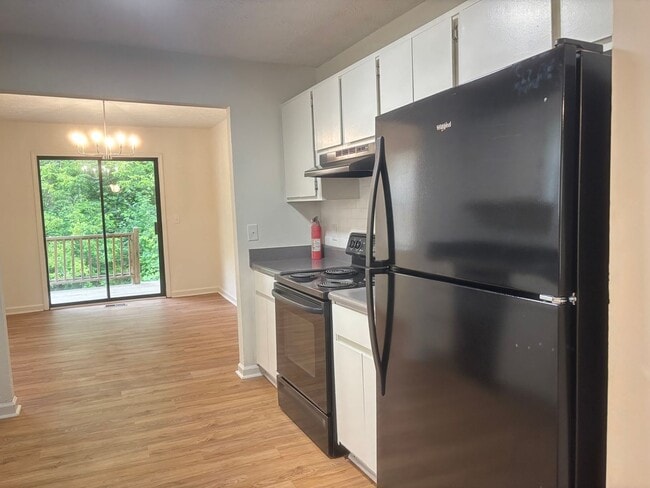 Building Photo - Great Townhouse in Douglasville