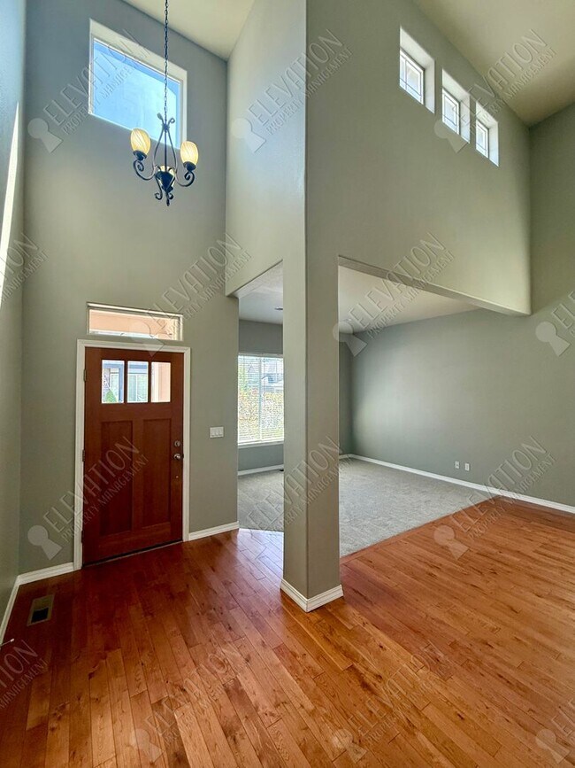 Foto del edificio - 60974 Snowbrush Dr