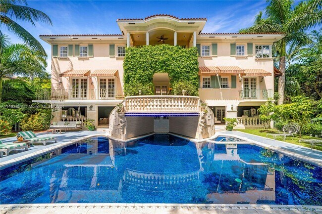 Building Photo - 7111 Los Pinos Blvd