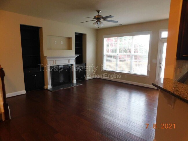 Building Photo - 8030 Upper Lake Dr