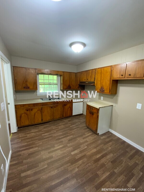 Building Photo - 691 Bridgeman St