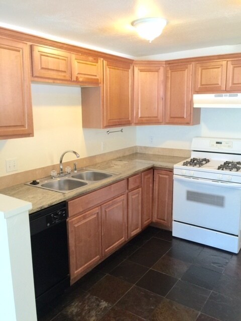 Foto del edificio - 3 Bedroom Lakewood Duplex