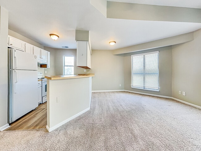 Foto del edificio - 8155 Cedar Glen Dr