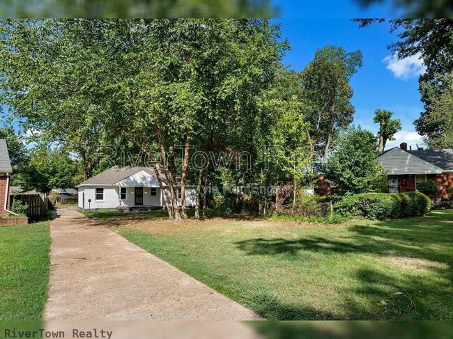 Photo - 810 Indian Dr House