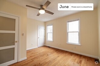 Building Photo - Private bedroom in 3 bed/2 bath Home