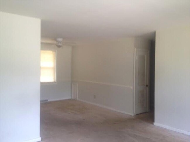 Foto del edificio - 7523 Mayland Dr