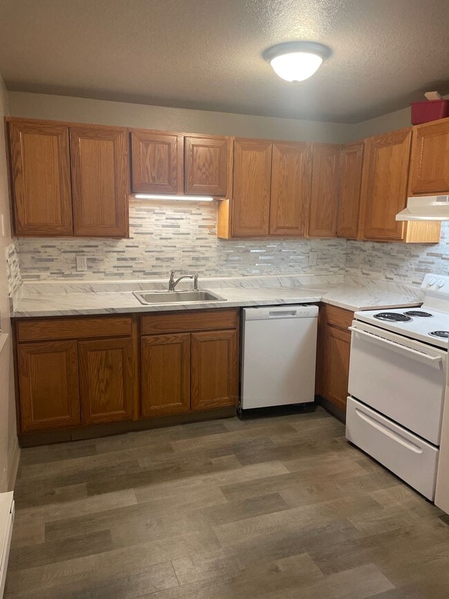 Building Photo - Puyallup Southhill Apartment Complex