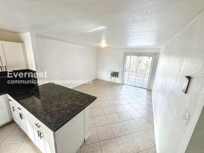 Foto del edificio - 5396 S Swenson St