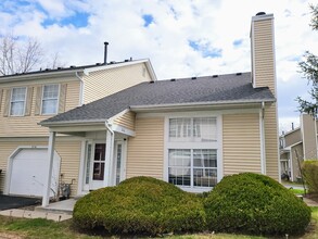 Building Photo - 216 Ivy Ct