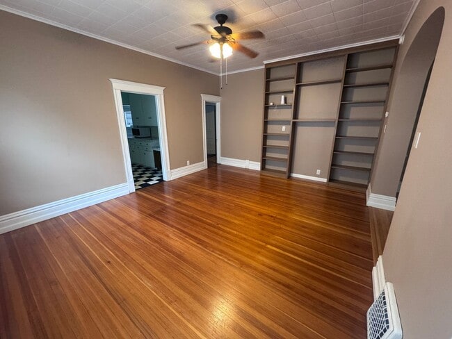 Foto del edificio - Charming Updated 4 Bedroom in East Council...