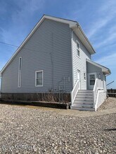 Building Photo - 323 Bayshore Dr