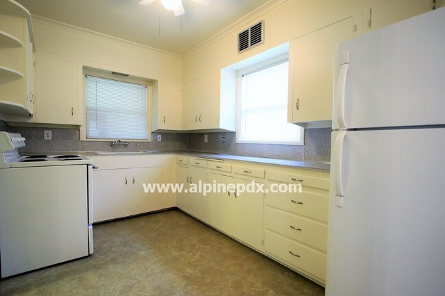 Building Photo - Cute home in NE Portland