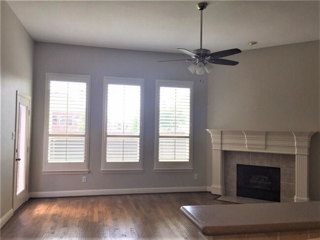 Building Photo - 3439 Mayflower Dr