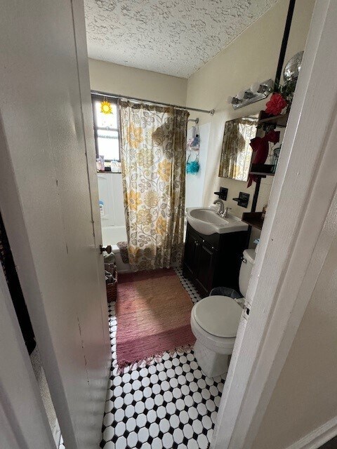 13051 Larchmere Blvd Shaker Heights, OH 44120 – photo 2