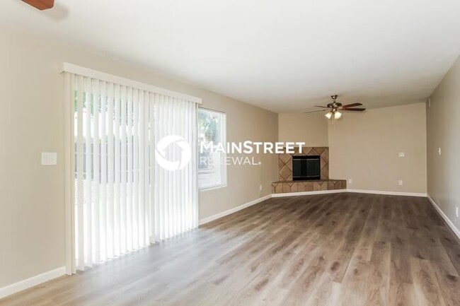 Building Photo - 510 N Tercera Ave