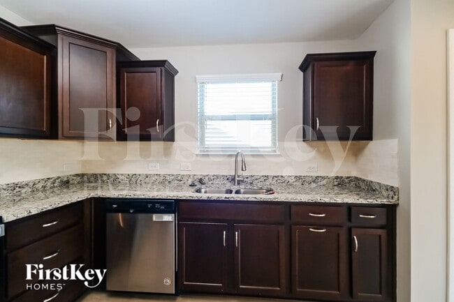 Foto del edificio - 10112 Holly Park Dr