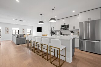 Building Photo - 416 Main St