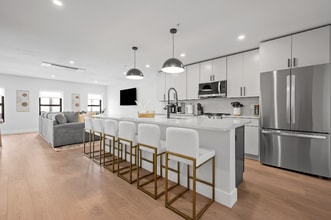 Building Photo - 416 Main St