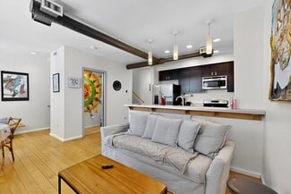 Building Photo - 343 Platinum St SW