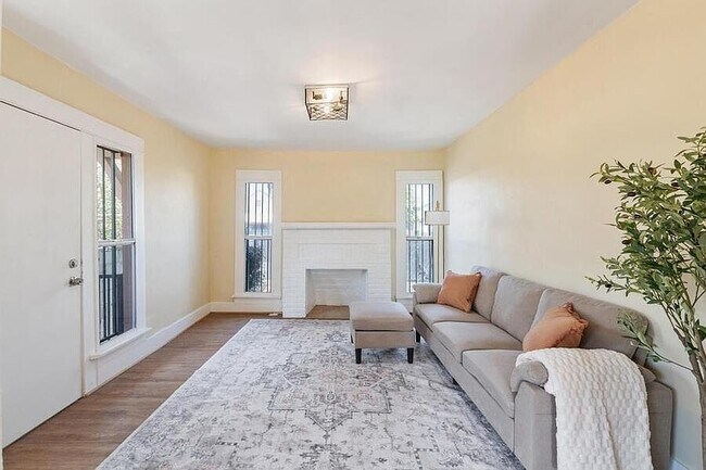 Building Photo - 1321 E 48th St