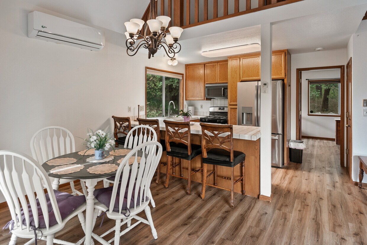 Foto principal - 1353 Yosemite Dr